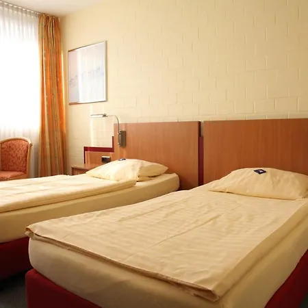 Rtb-hotel - Sportschule ホテル 2*